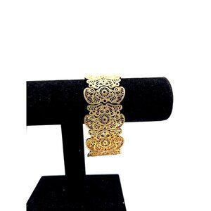 Vintage Lacey Gold Metal Stretch Bracelet Cuff 1.5 inch thick 1980s